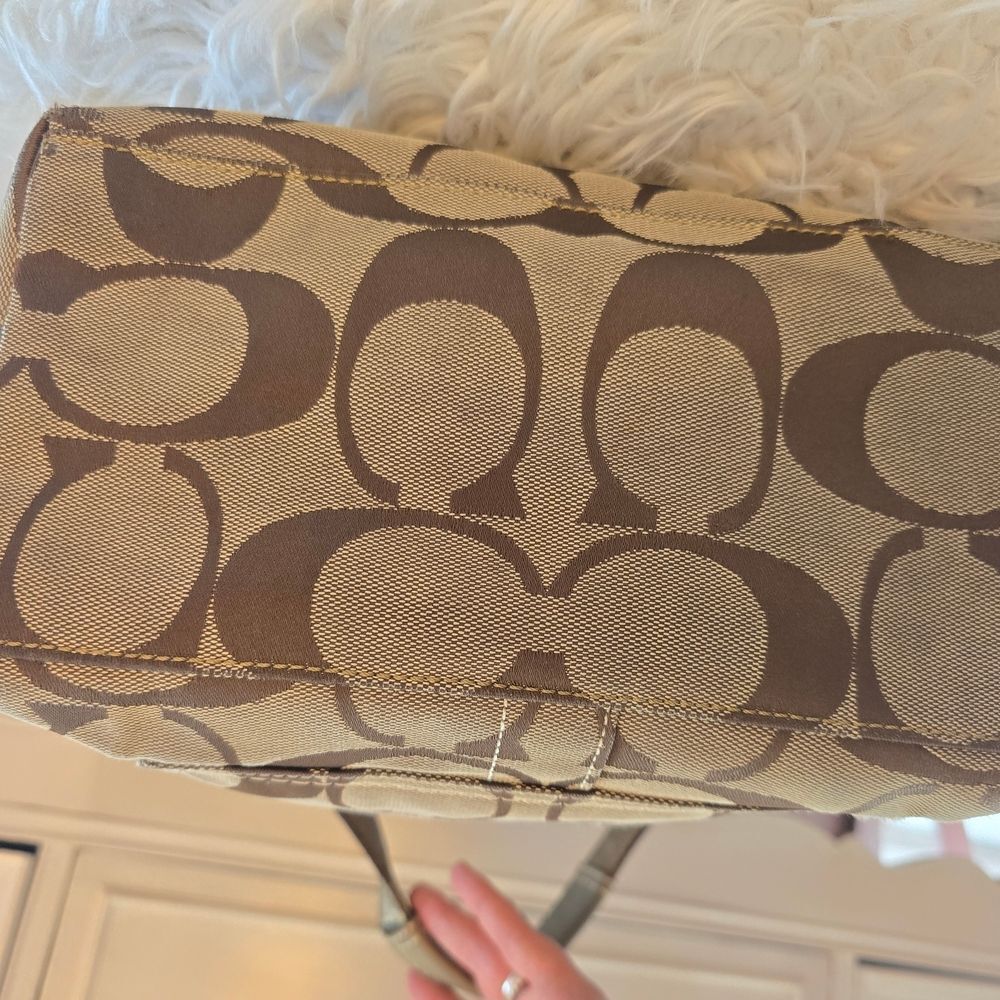 Coach Signature Monogram ** - Picture 7 of 10